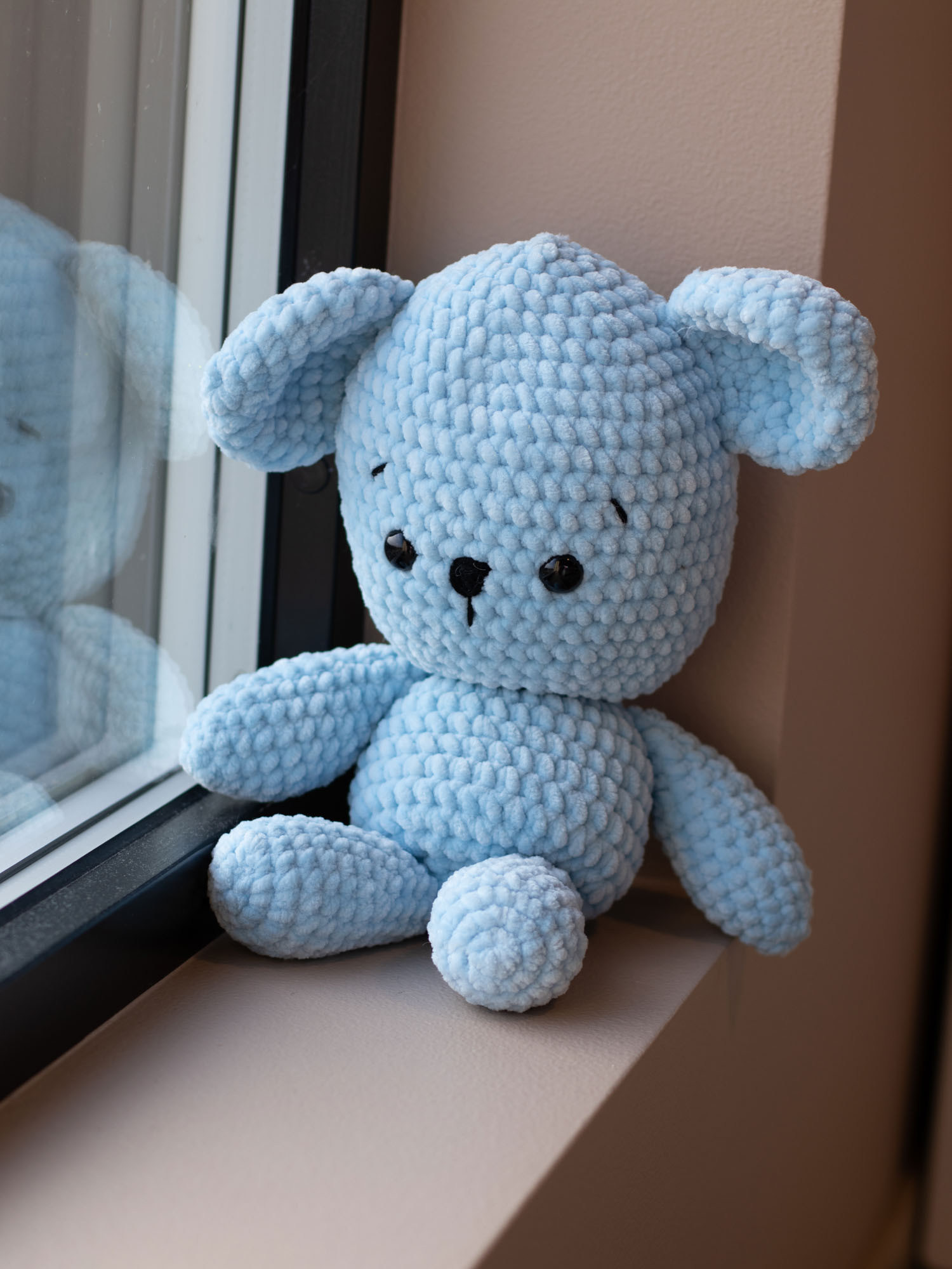 150 329 08 GG Heklet Bamse Basse Lys Blå 01