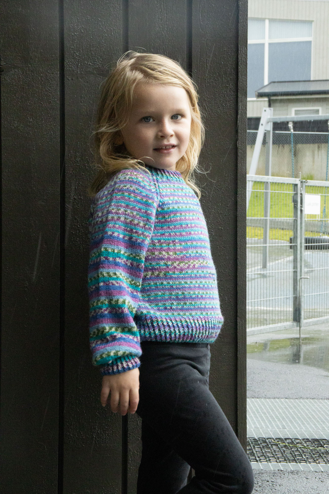 255 477 03 DG Ultimate Genser Turkis Lilla Bla 01