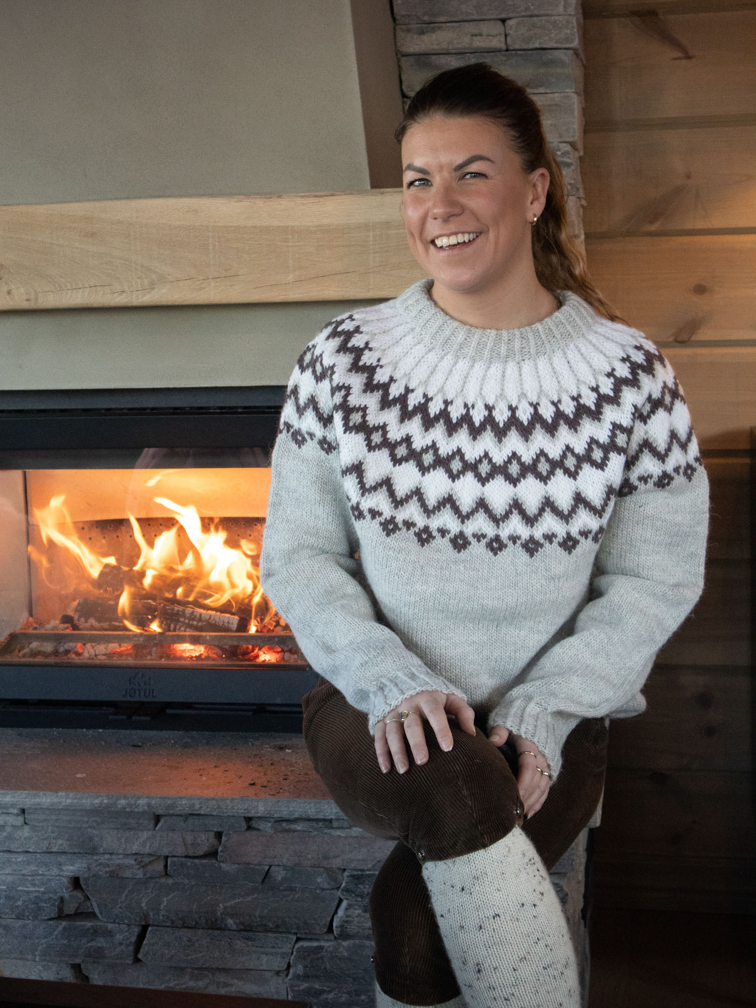 255 492 02 DG Dolomitt Genser Lys Grå 01