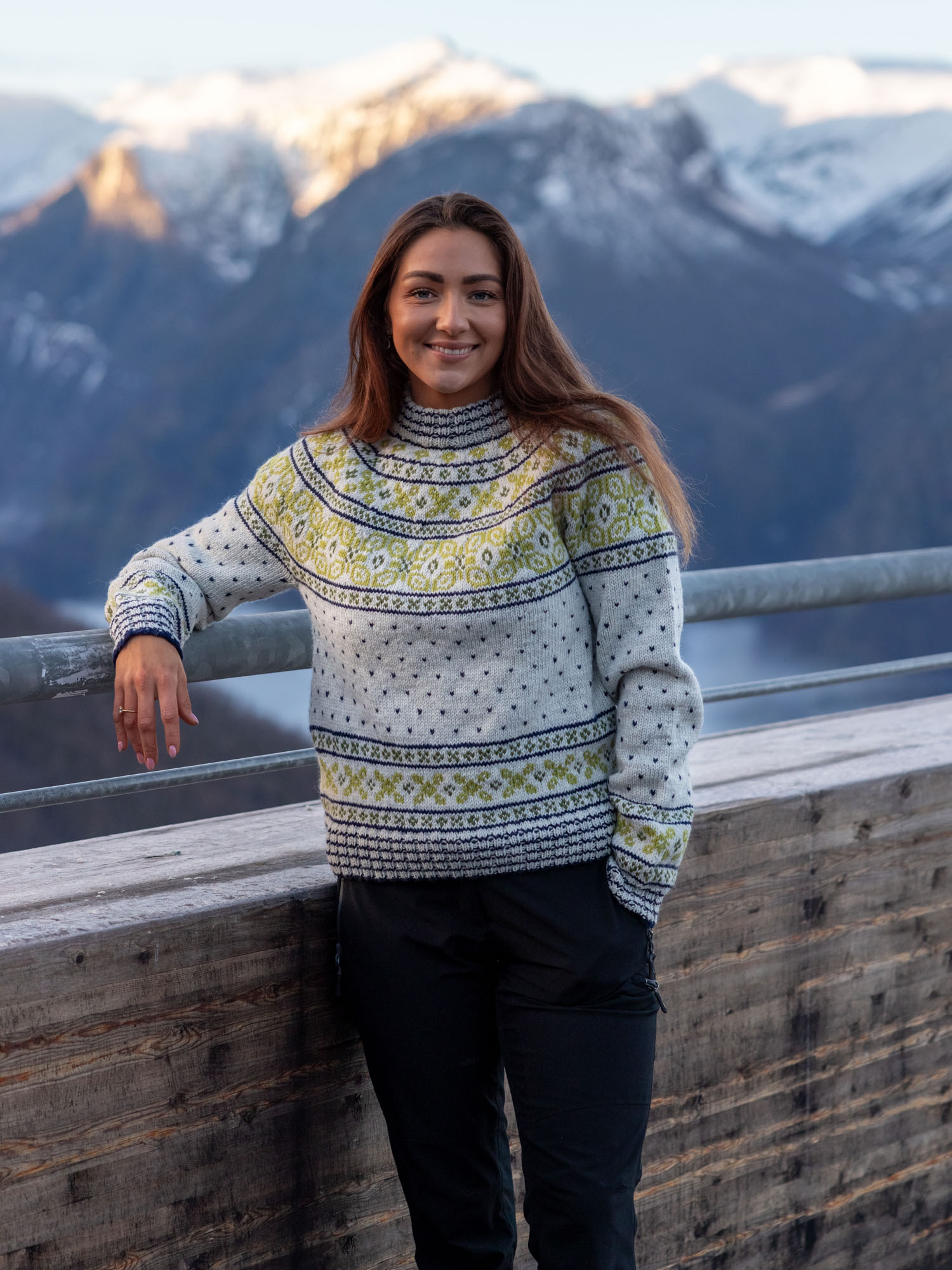 255 492 03 DG Inger Genser Lys Grå 01