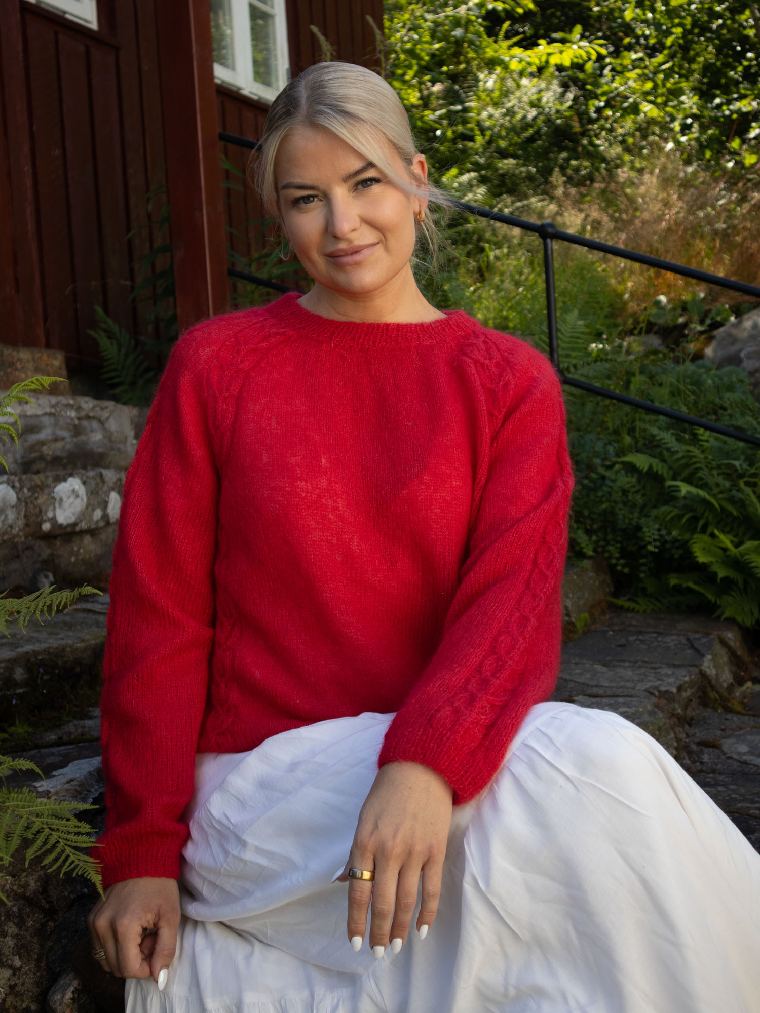 255 494 02 DG Aida Genser Rød 01