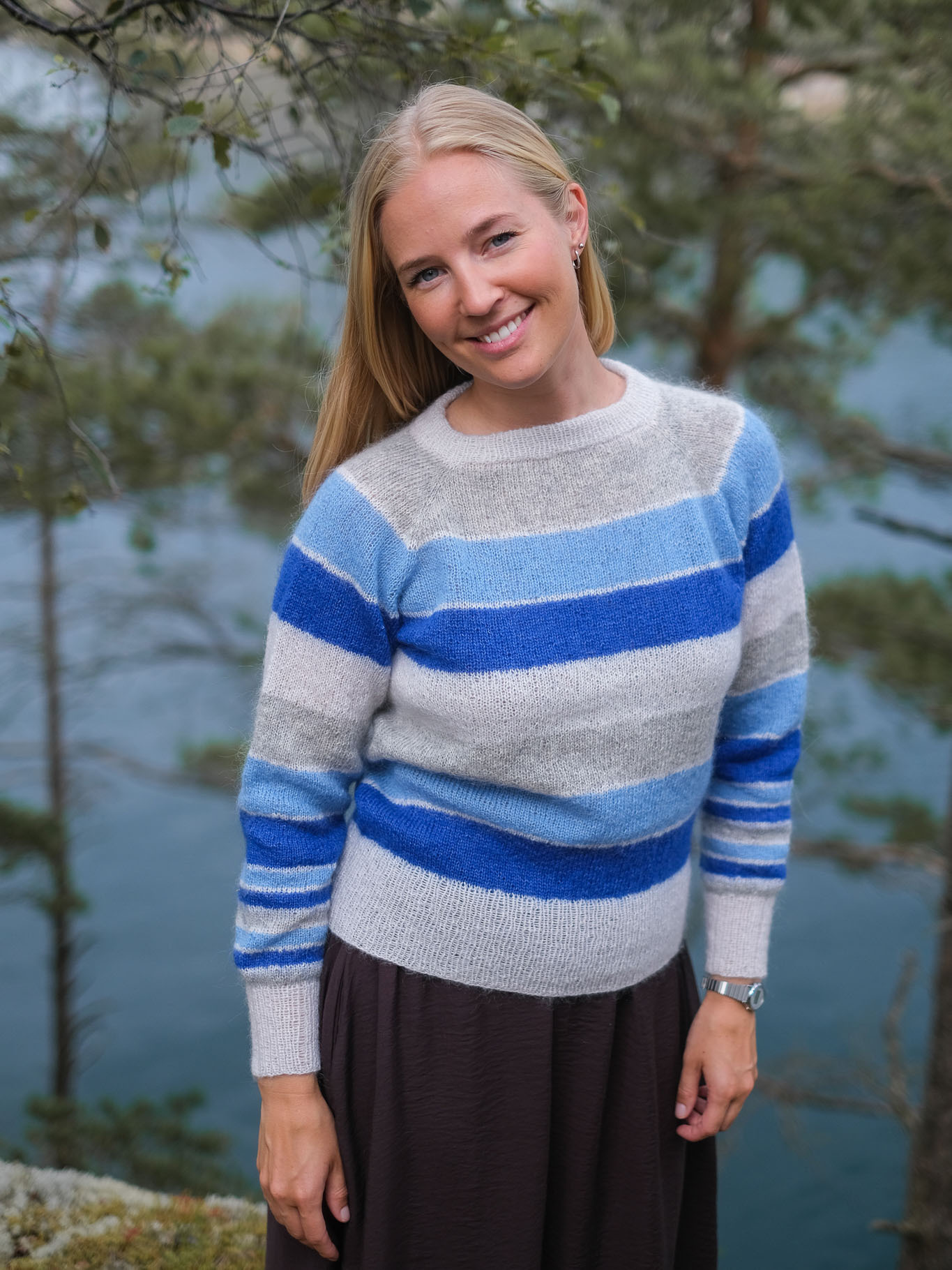 255 494 03 B DG Tvist Genser Kongeblå 01