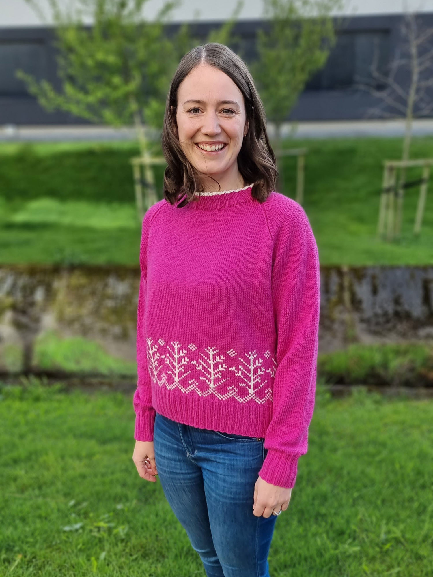 755 23 01 HOY Yggdrasil Genser Mork Rosa 01