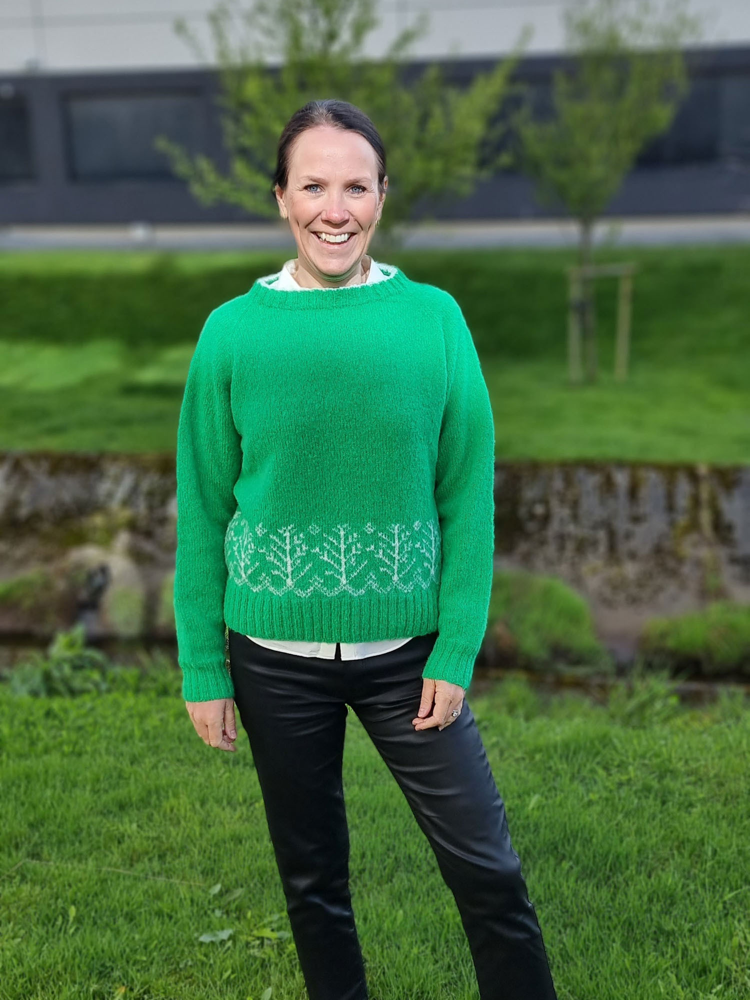 755 23 02 HOY Yggdrasil Genser Skarp Gronn 01