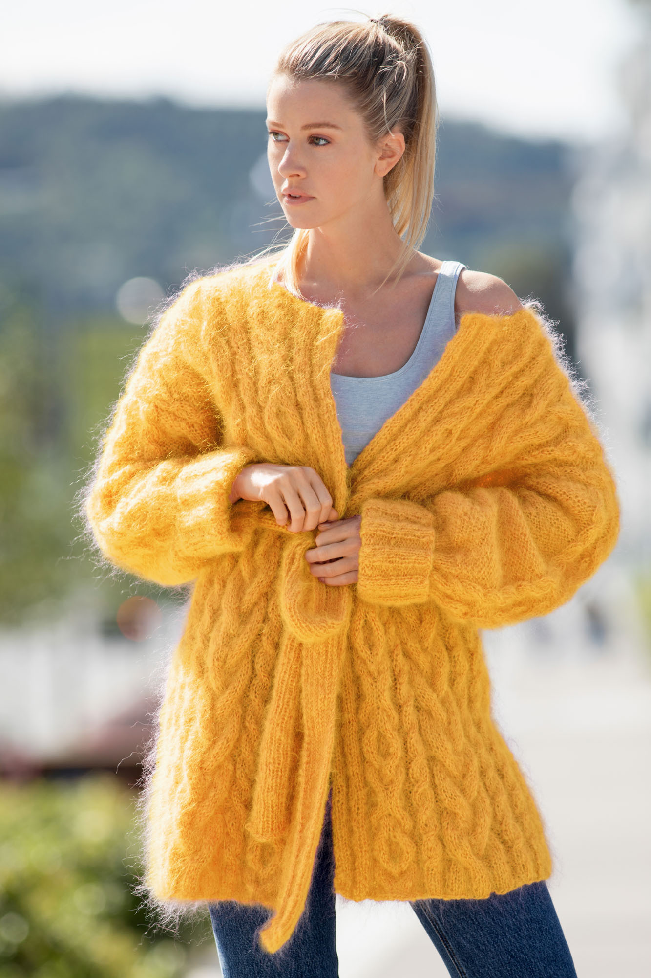 19 01 A HOY Thelma Kardigan Jakke Maisgul 01