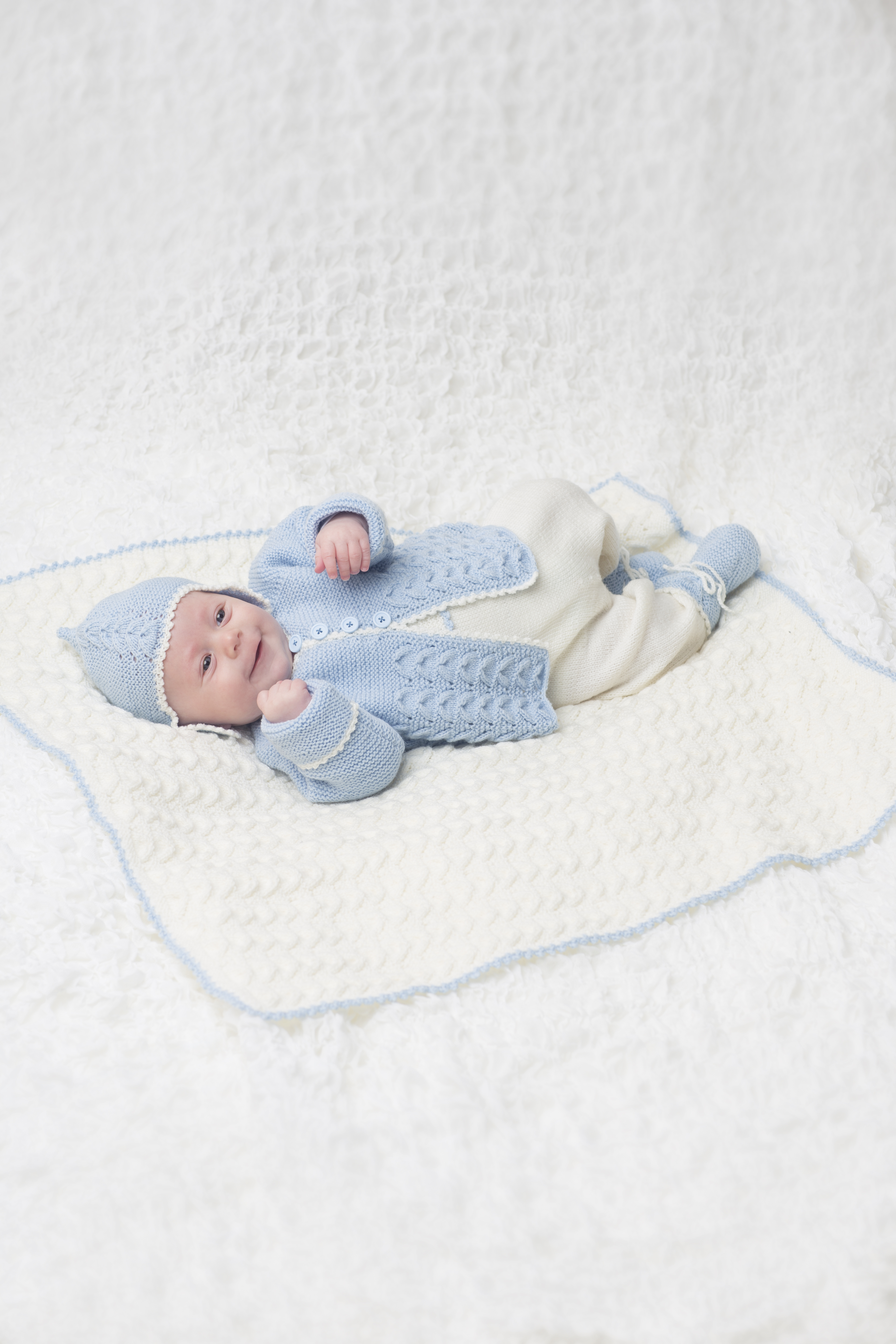 255 293 03 DG Baby Hentesett 01