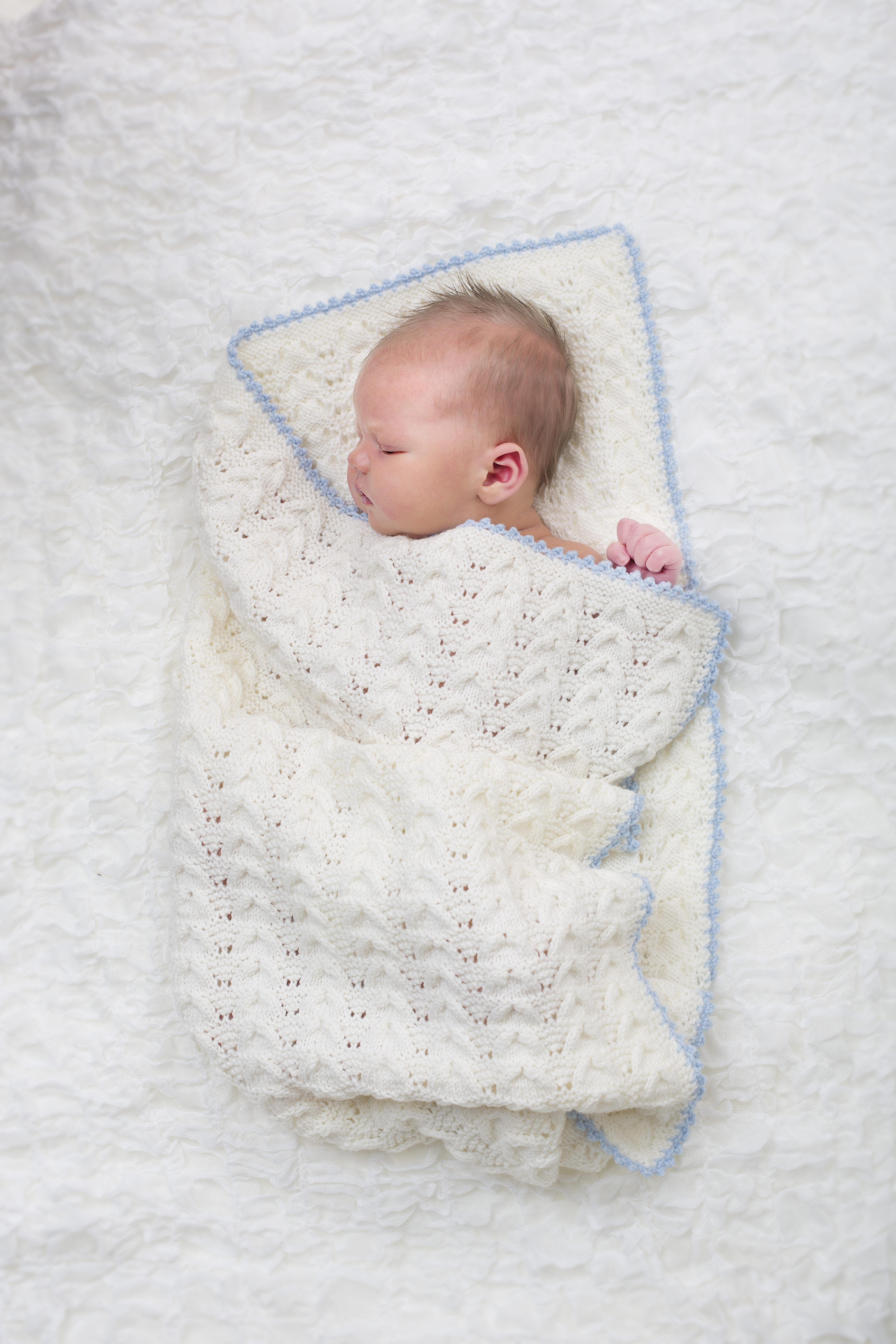 255 293 03 DG Baby Hentesett 07