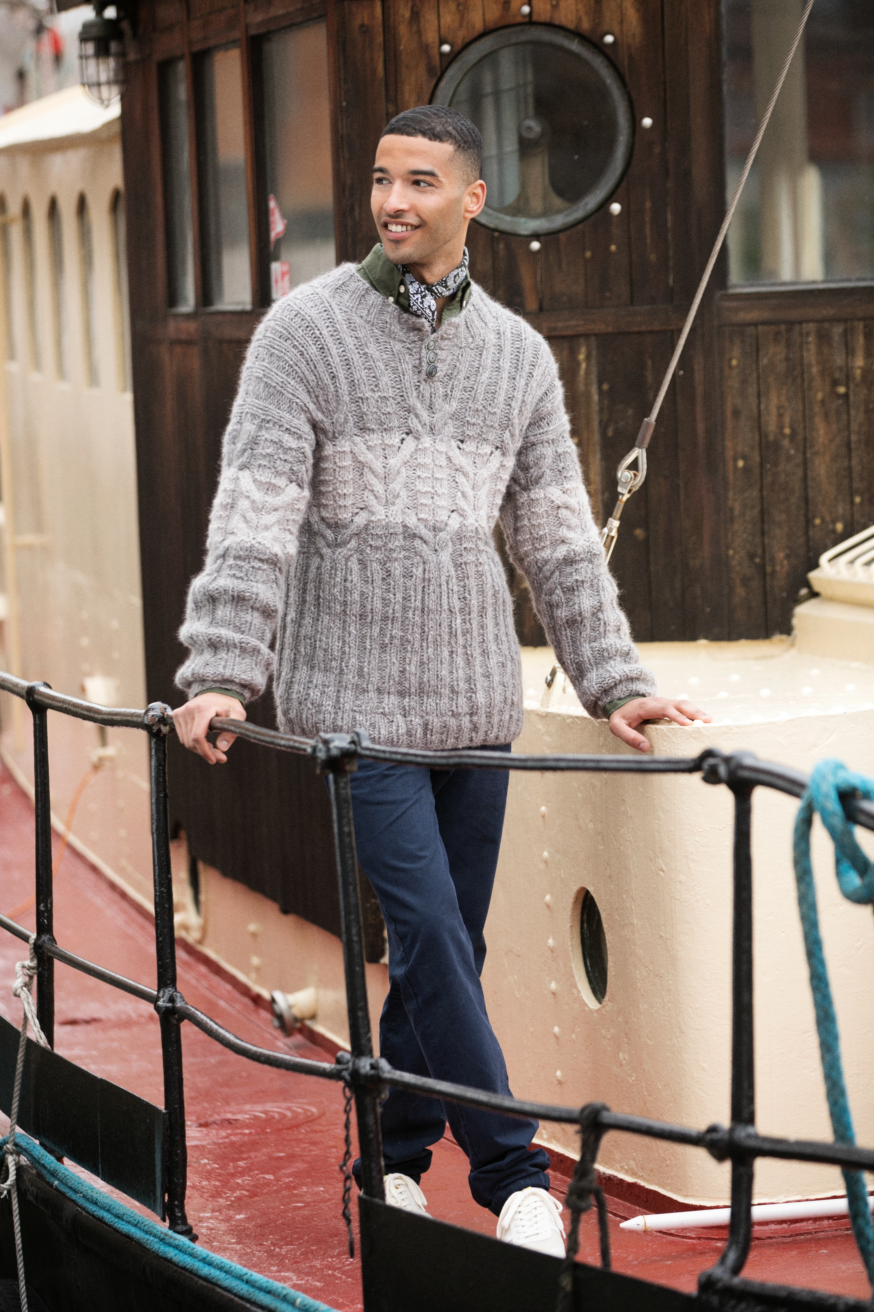 255 390 05 DG Petter Genser Grå