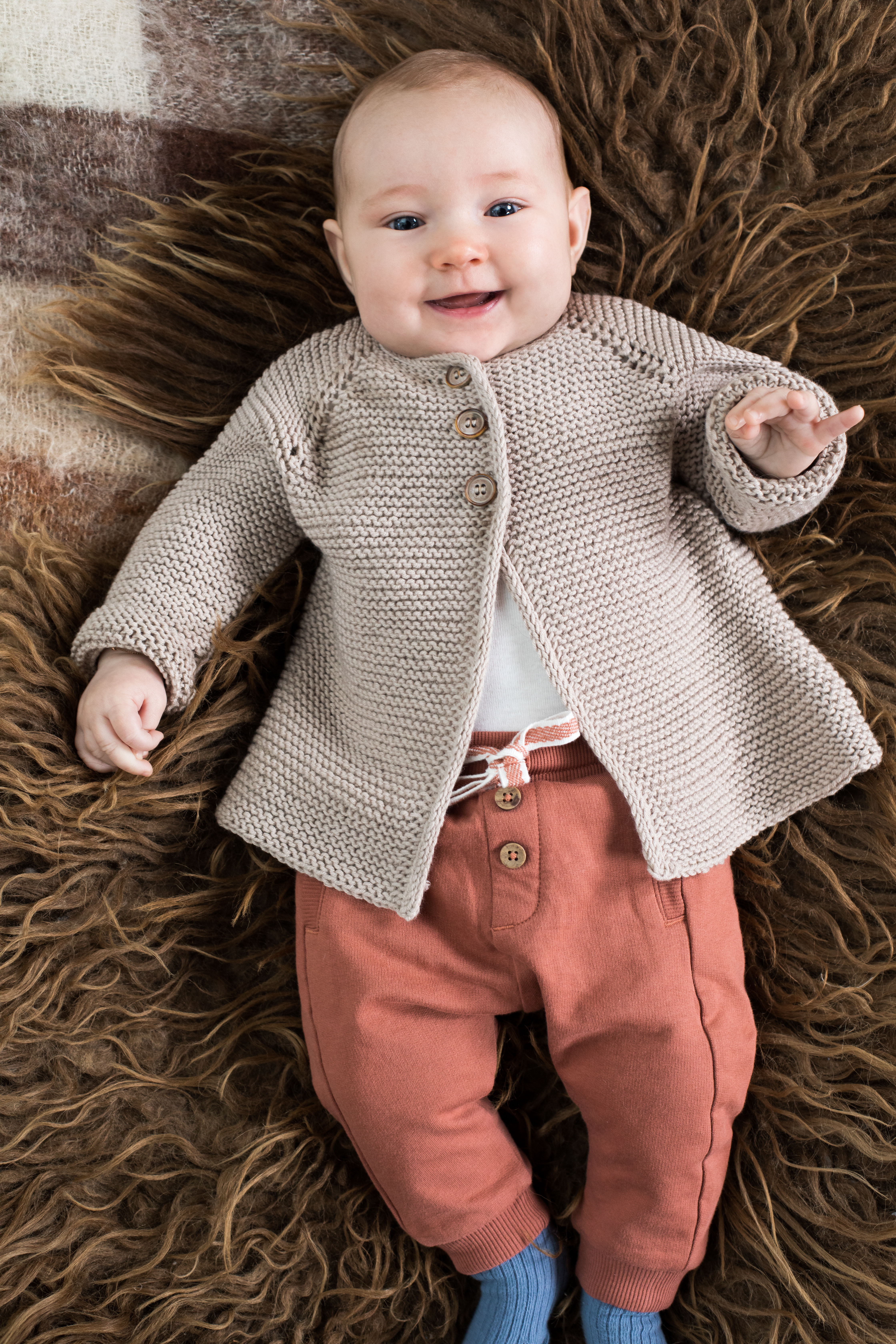 255 417 07 DG Lykkeliten Rille Jakke Sand 02