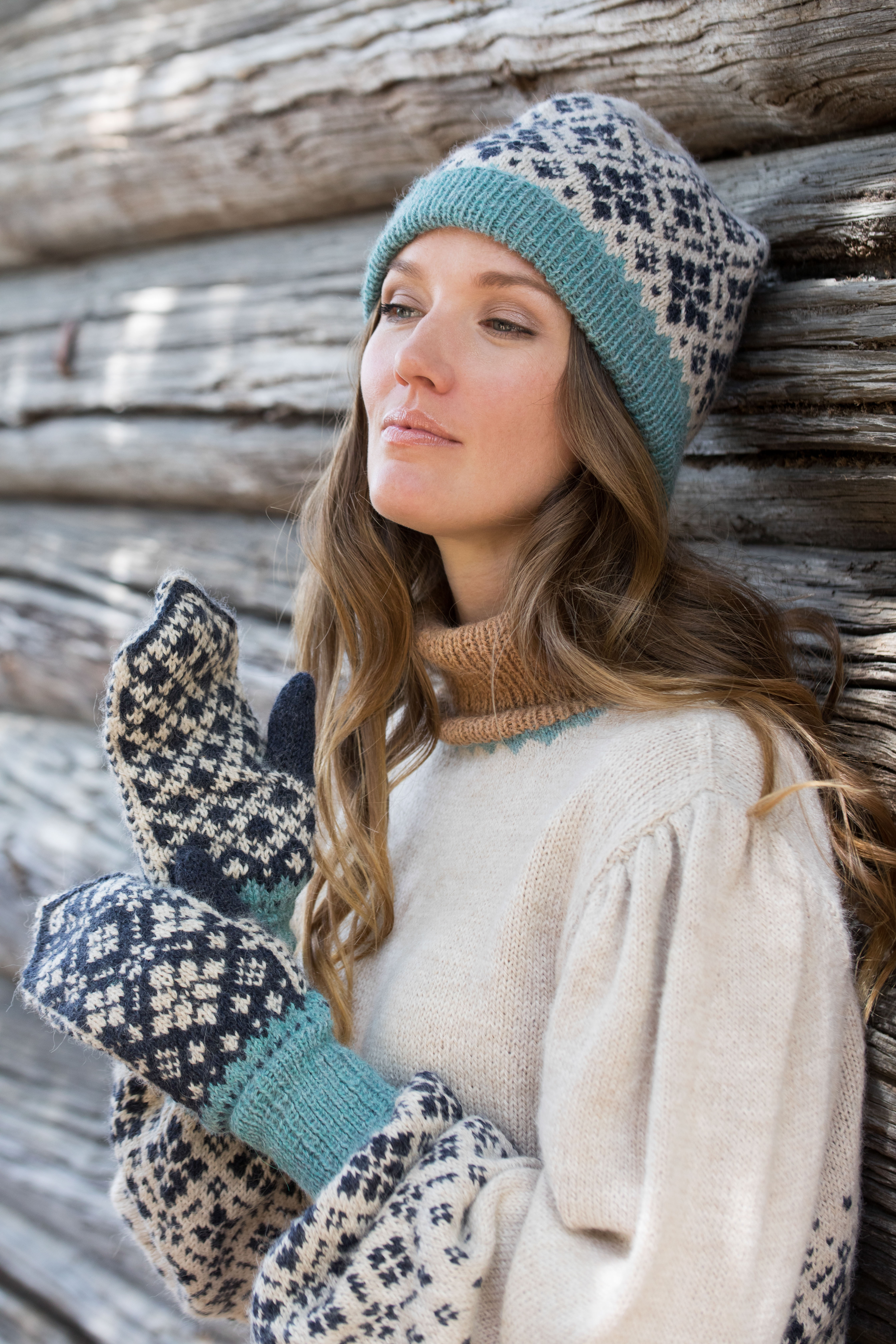 255 418 04 DG Svalbard Lue Votter Beige 01