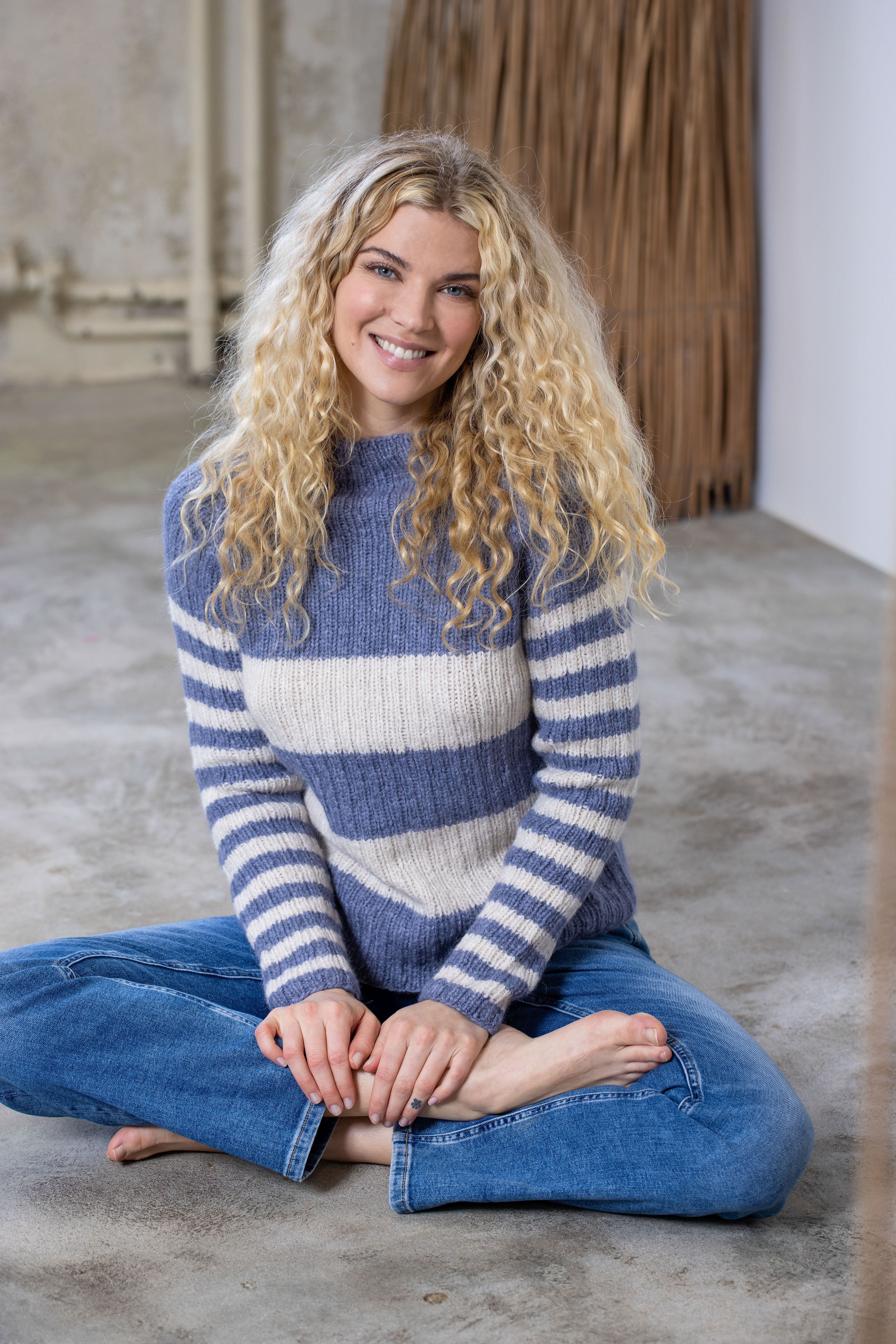 255 436 07 DG Lexi Genser Lys Denim 01