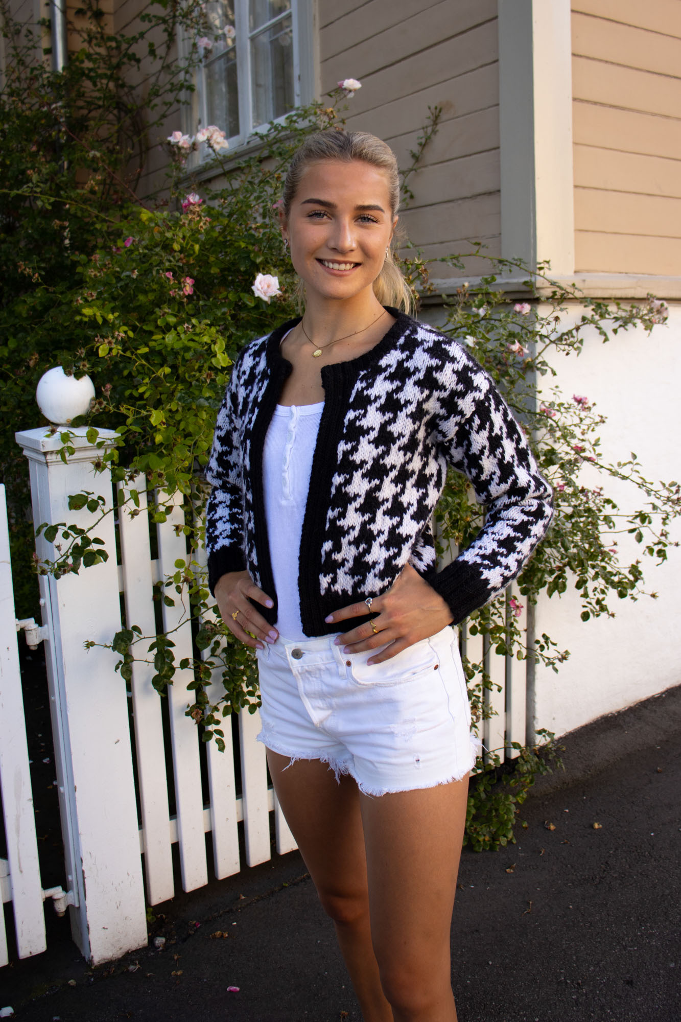 255 457 01 DG Akita Jakke Svart 01