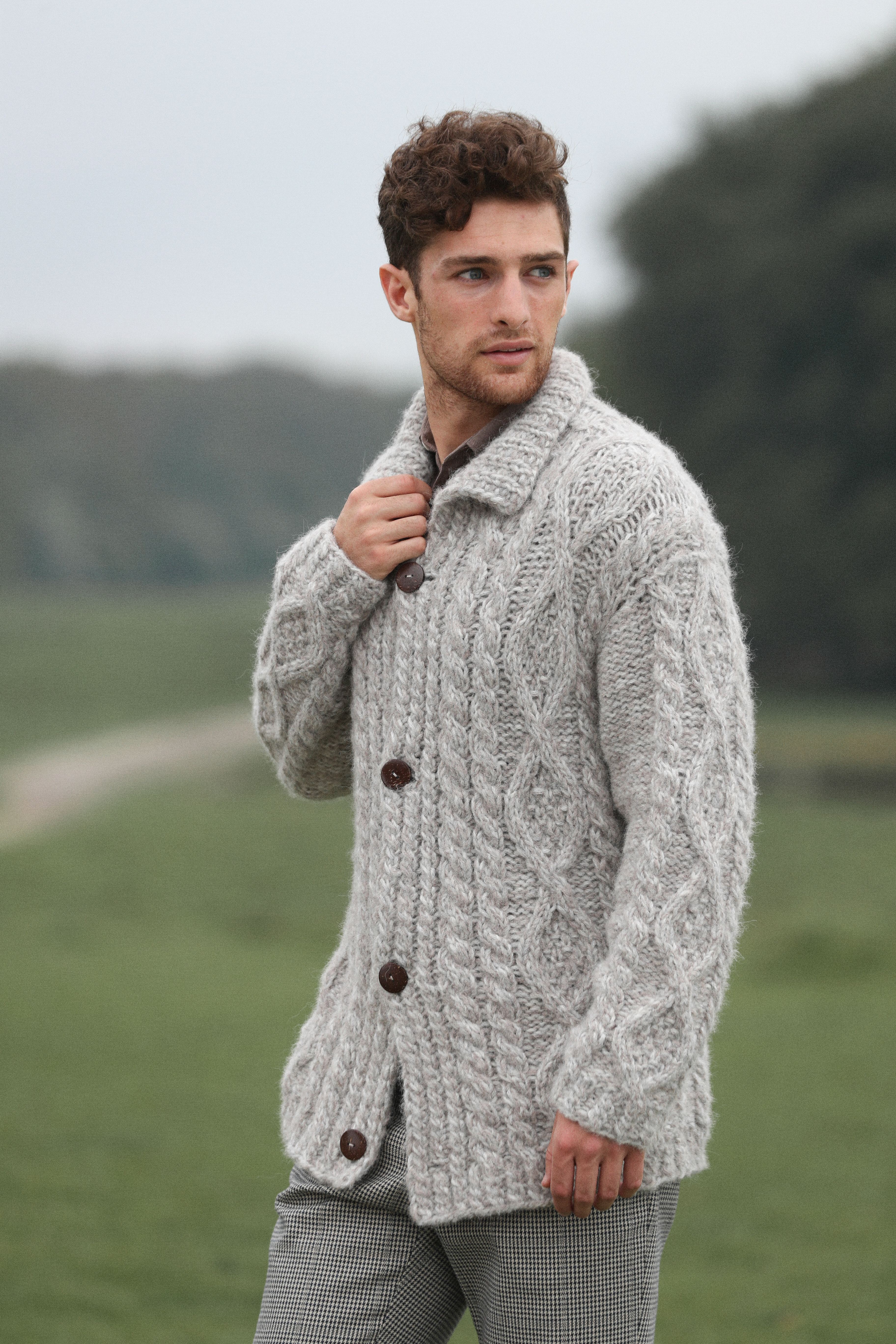 355 68 07 DSA Oppskrift John Kardigan Gråbrun 02