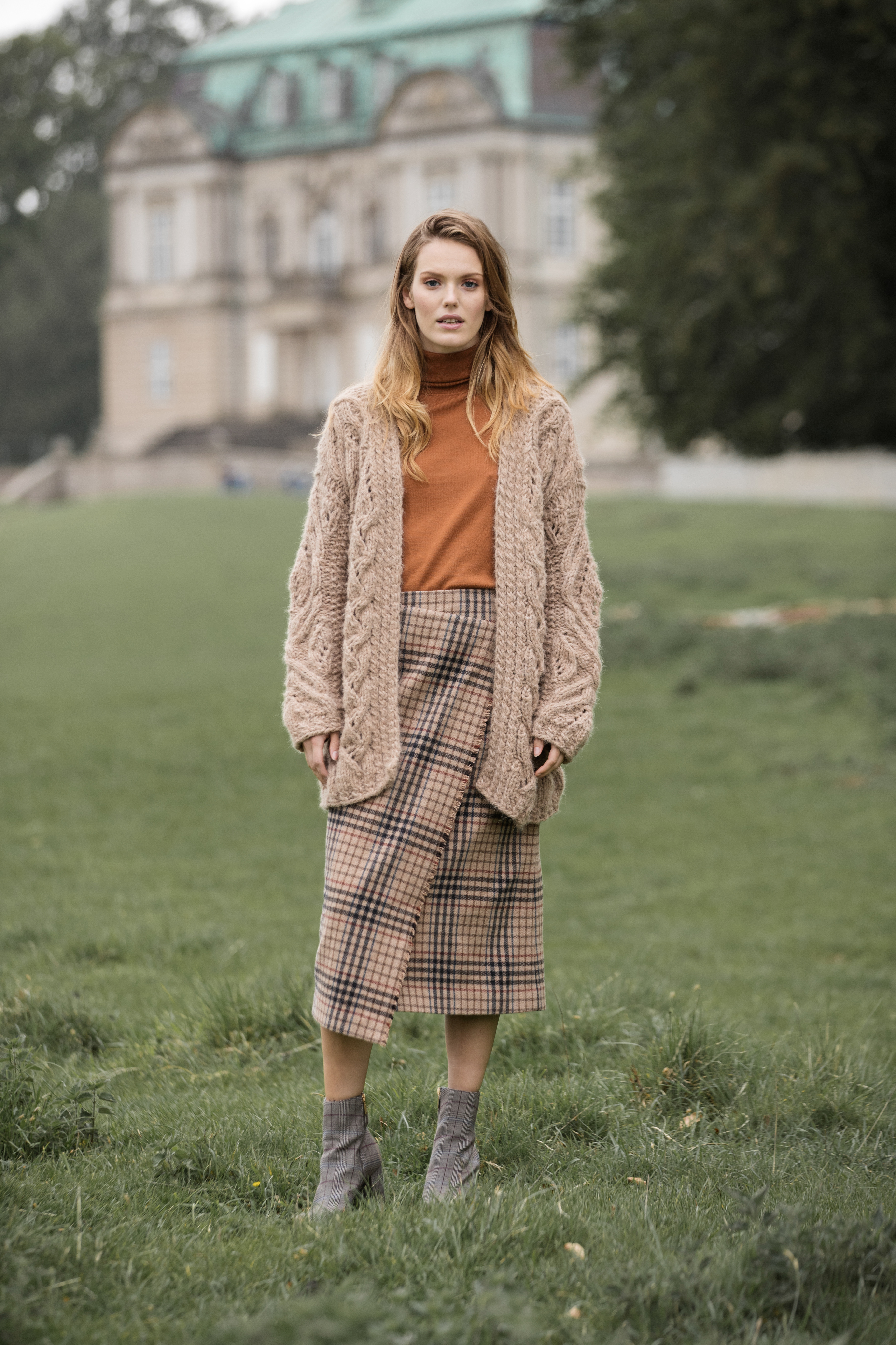 355 68 10 DSA Oppskrift Ella Jakke Beige