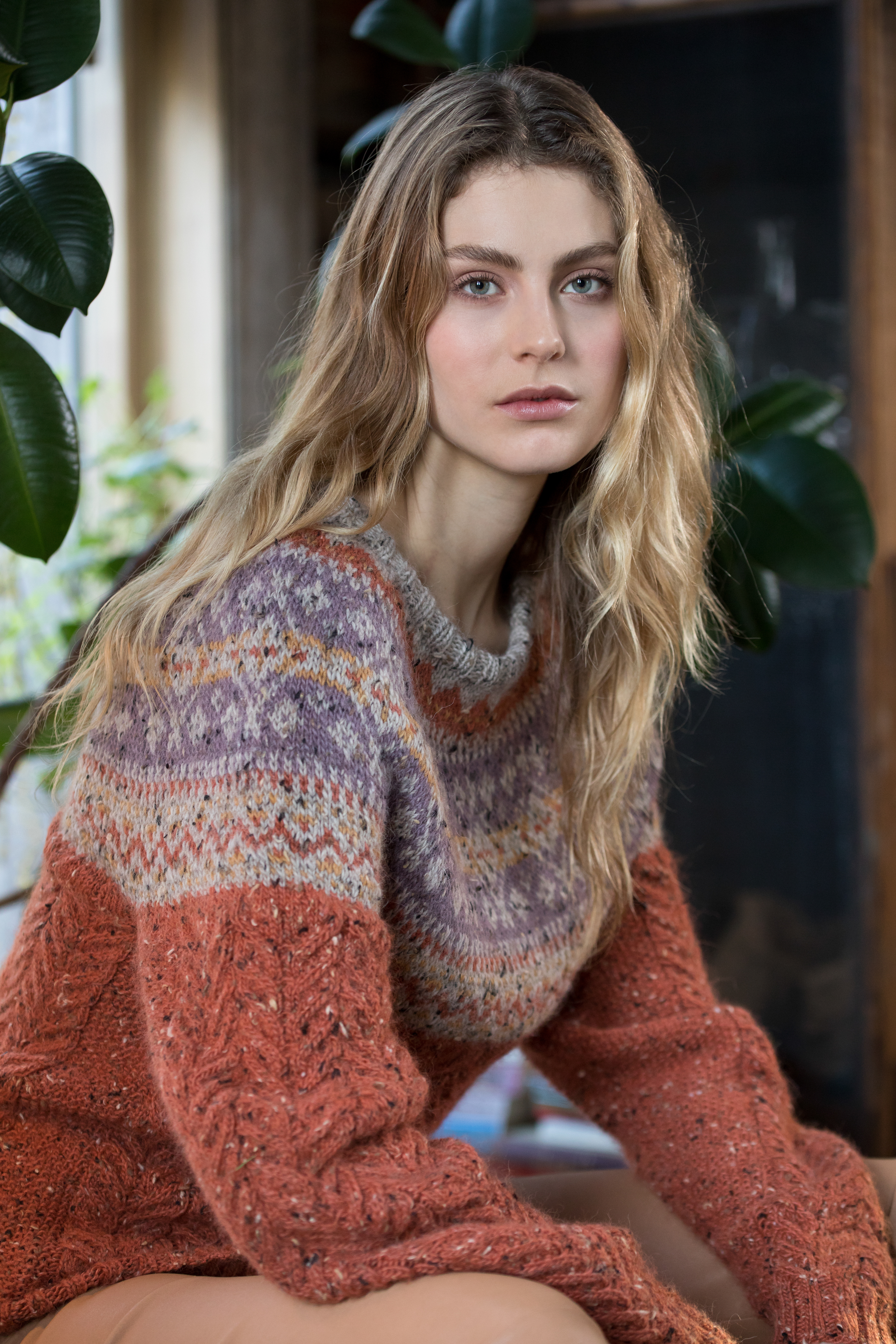 355 77 02 DSA Ulrikke Genser Rust 02